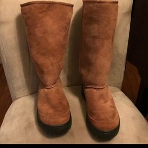 Like new ultimate braid ugg boots
